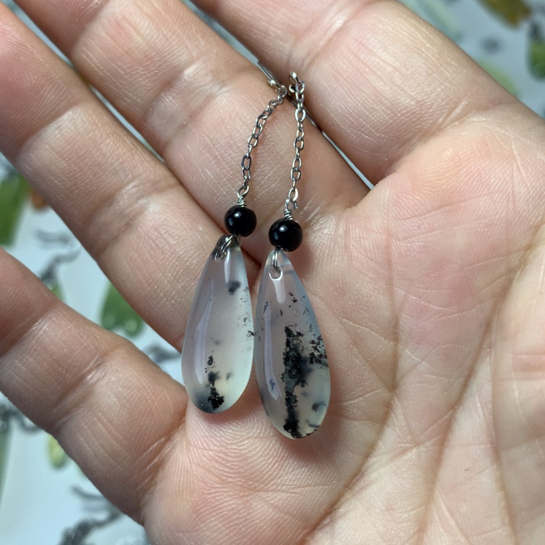 蛇纹石玉耳环未镶嵌