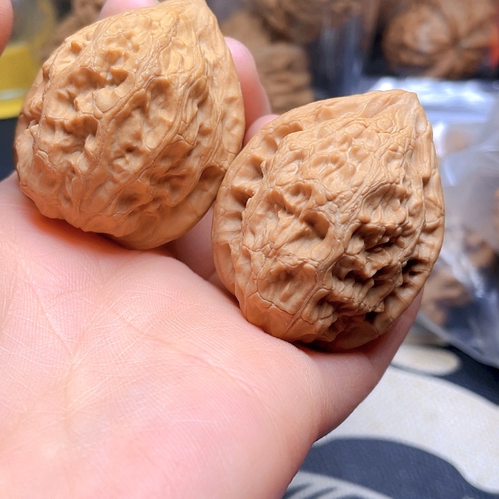 文玩核桃吊坠凤纹鸡心