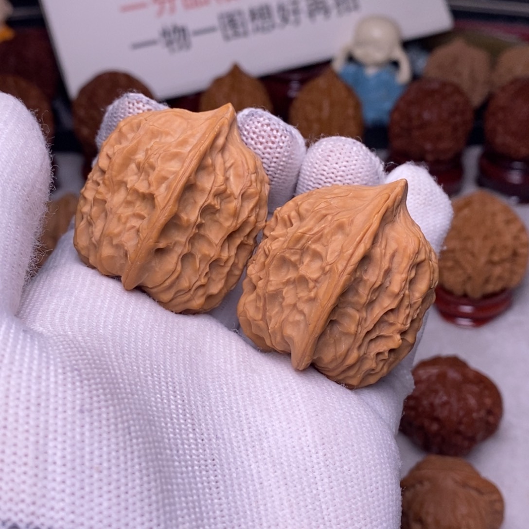 文玩核桃吊坠赤剑鸡心