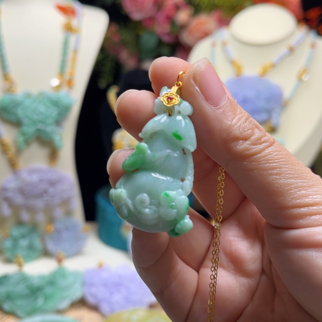 翡翠颈饰未镶嵌葫芦