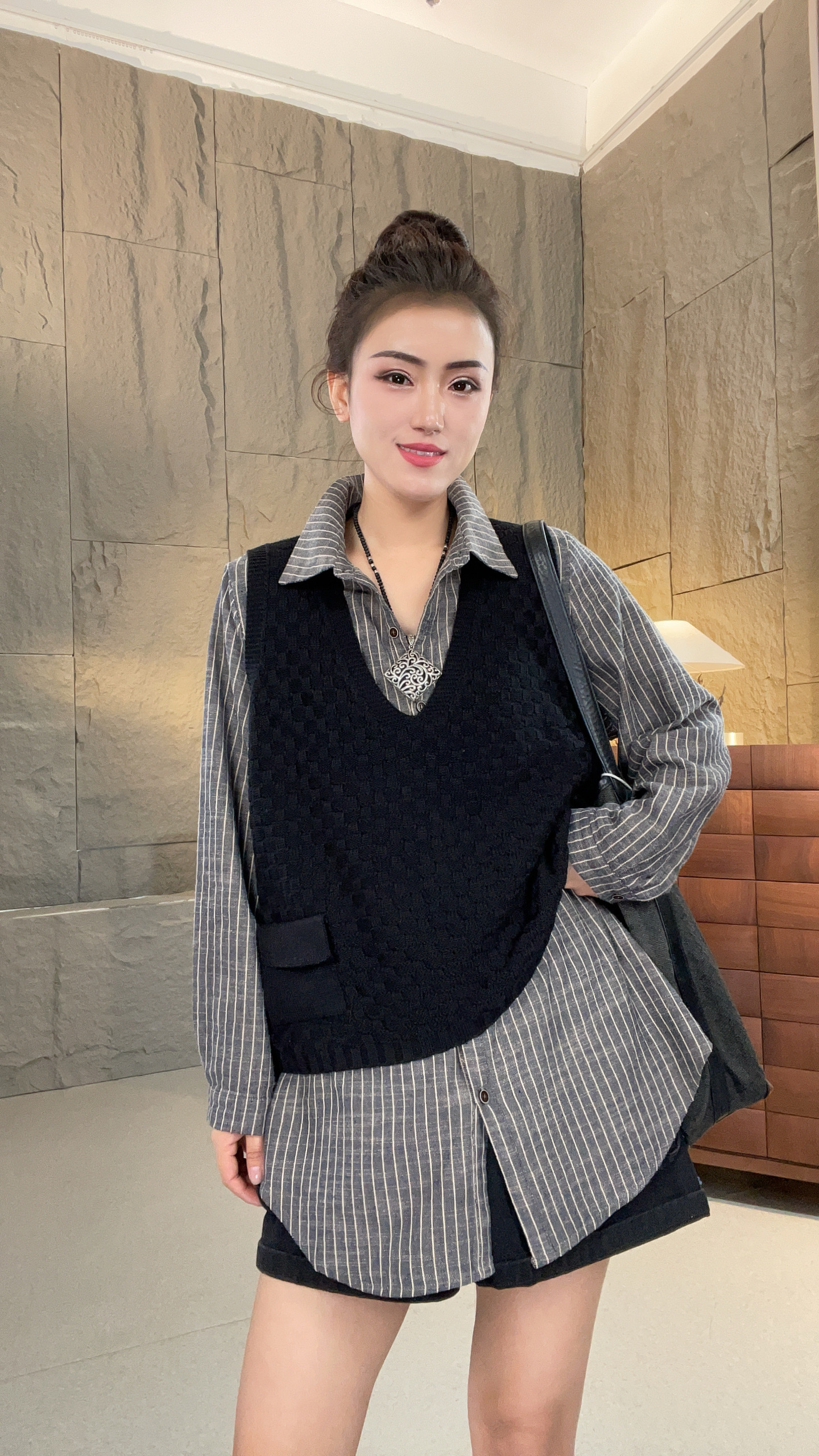 素格【4201】2025年早秋新款文艺风百搭V领马甲女