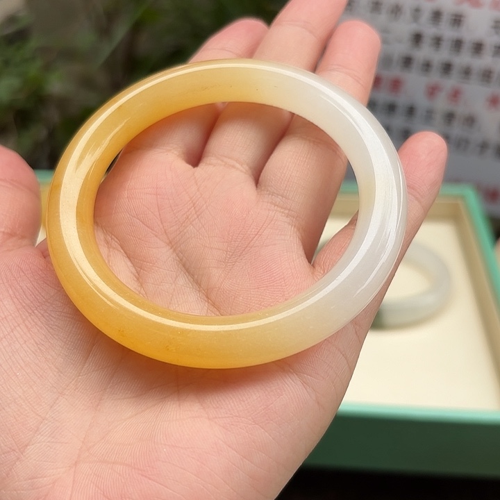 未镶嵌手镯石英质玉