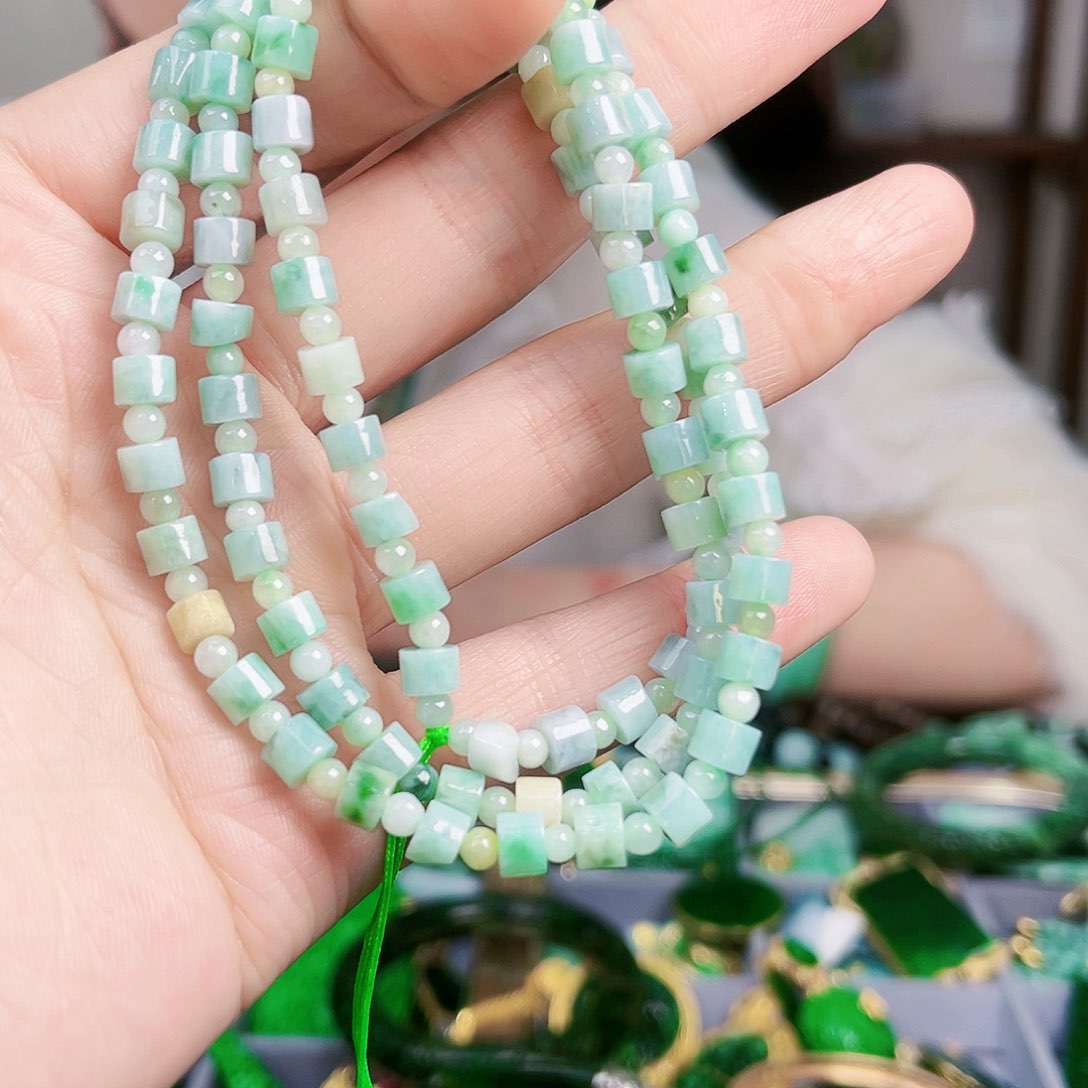 翡翠颈饰未镶嵌项链