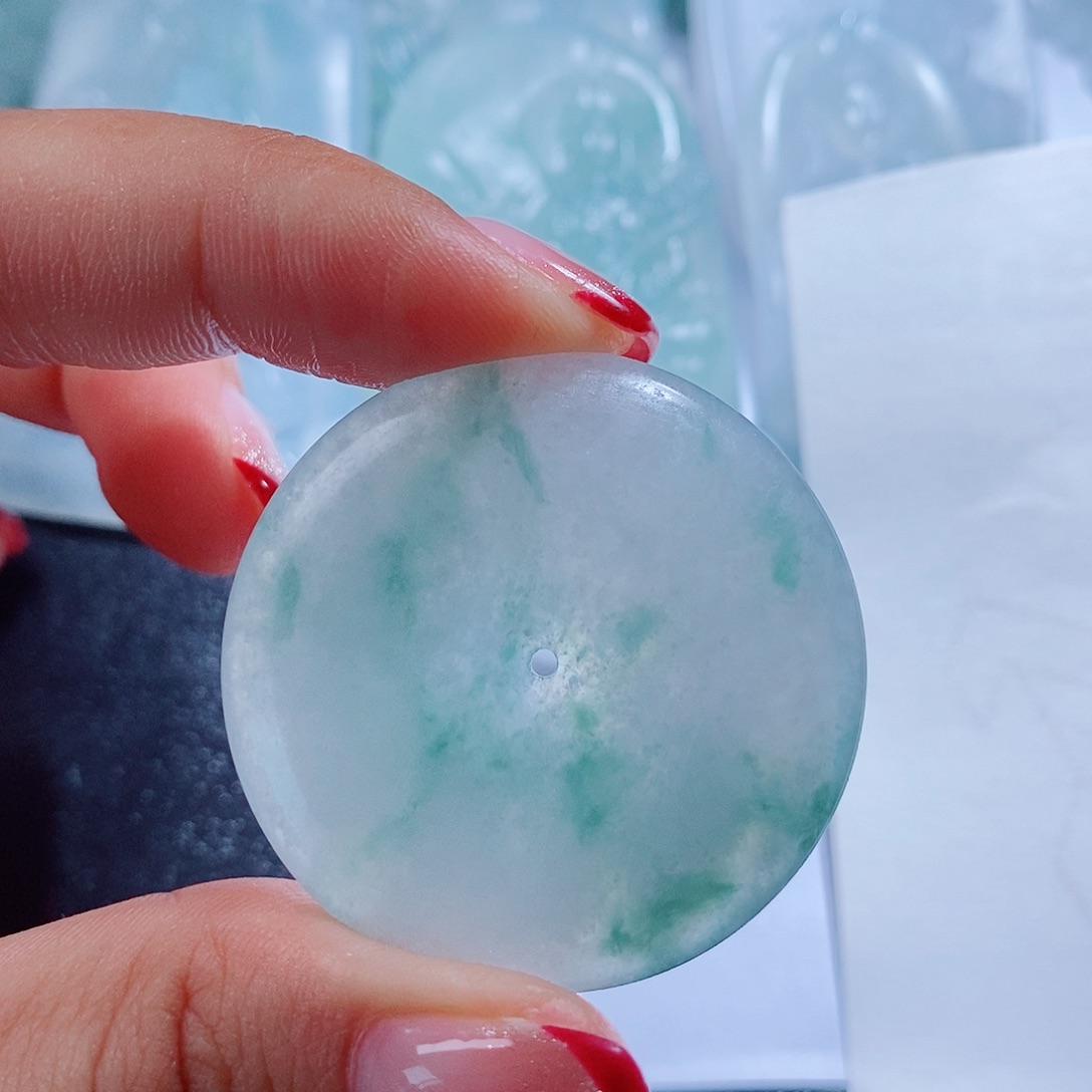 定制翡翠未镶嵌毛货不支持退换货，付款后确认抛光