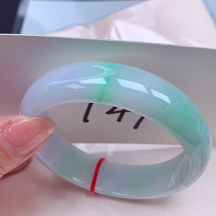 翡翠手镯未镶嵌翡翠