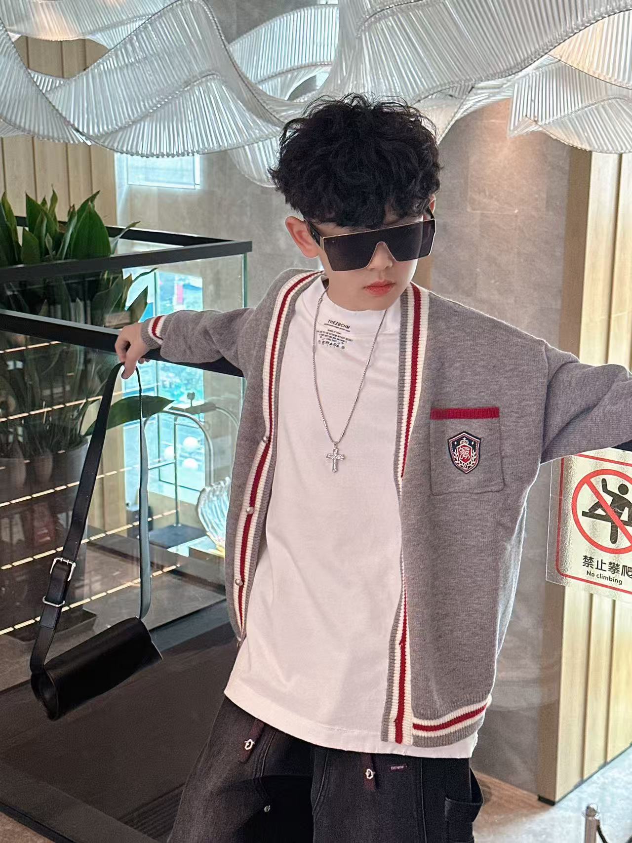 【学院派】儿童中大童韩版宽松针织开衫，模特穿150