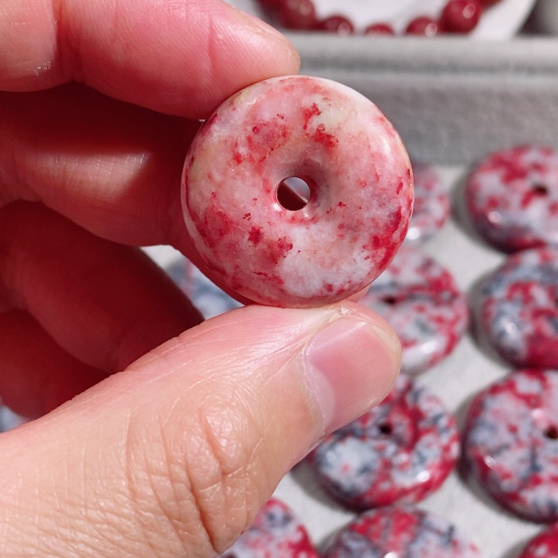 天然辰砂原石平安扣