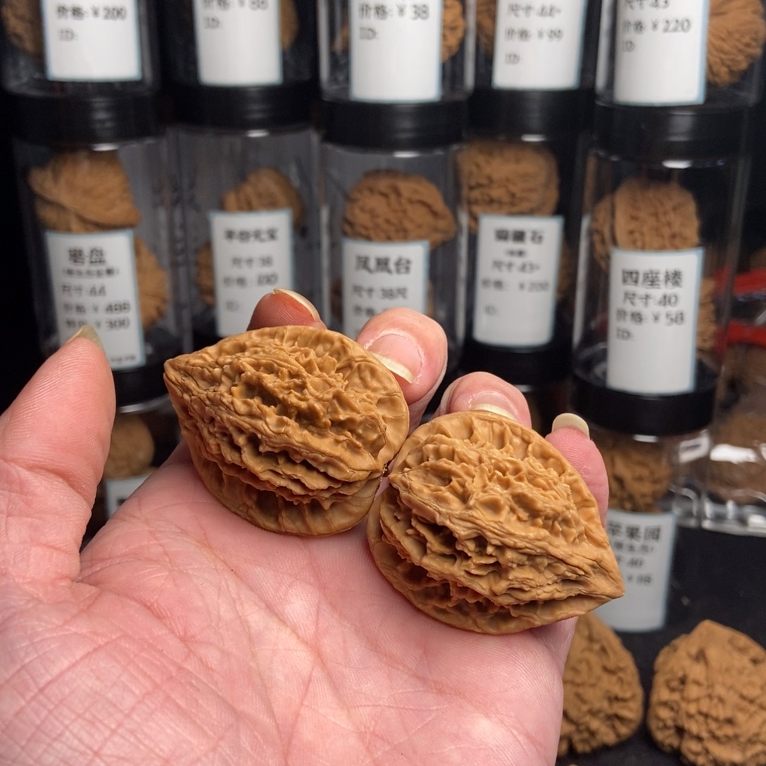 文玩核桃吊坠十三陵鸡心（黄脖款）36尺