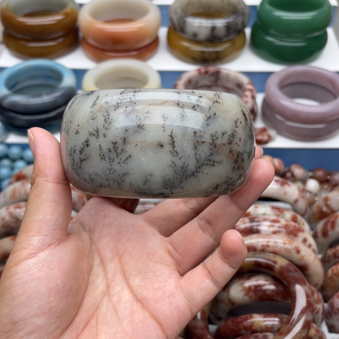 石英质玉手镯未镶嵌床****我