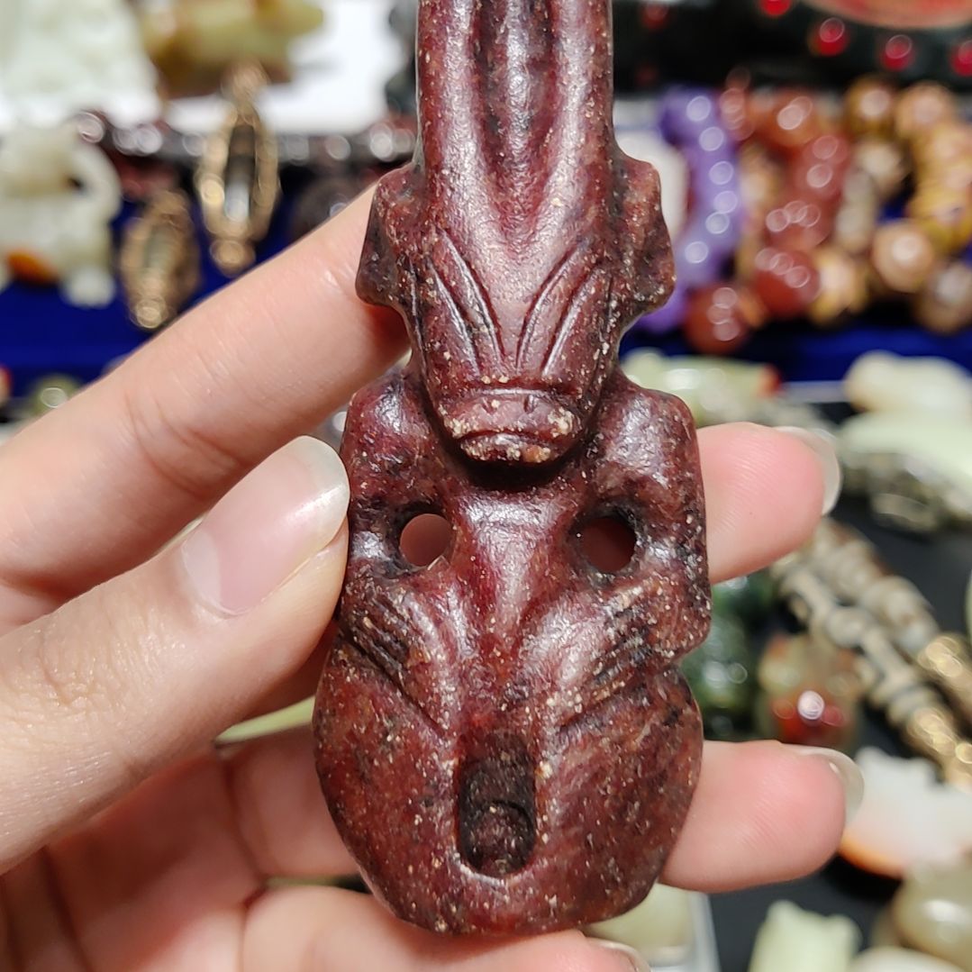 透闪石质玉未镶嵌颈饰