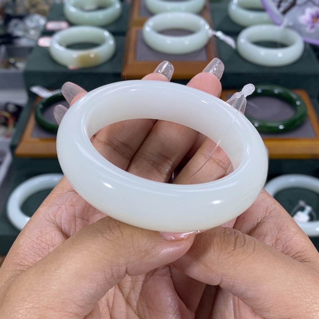 和田玉手镯未镶嵌