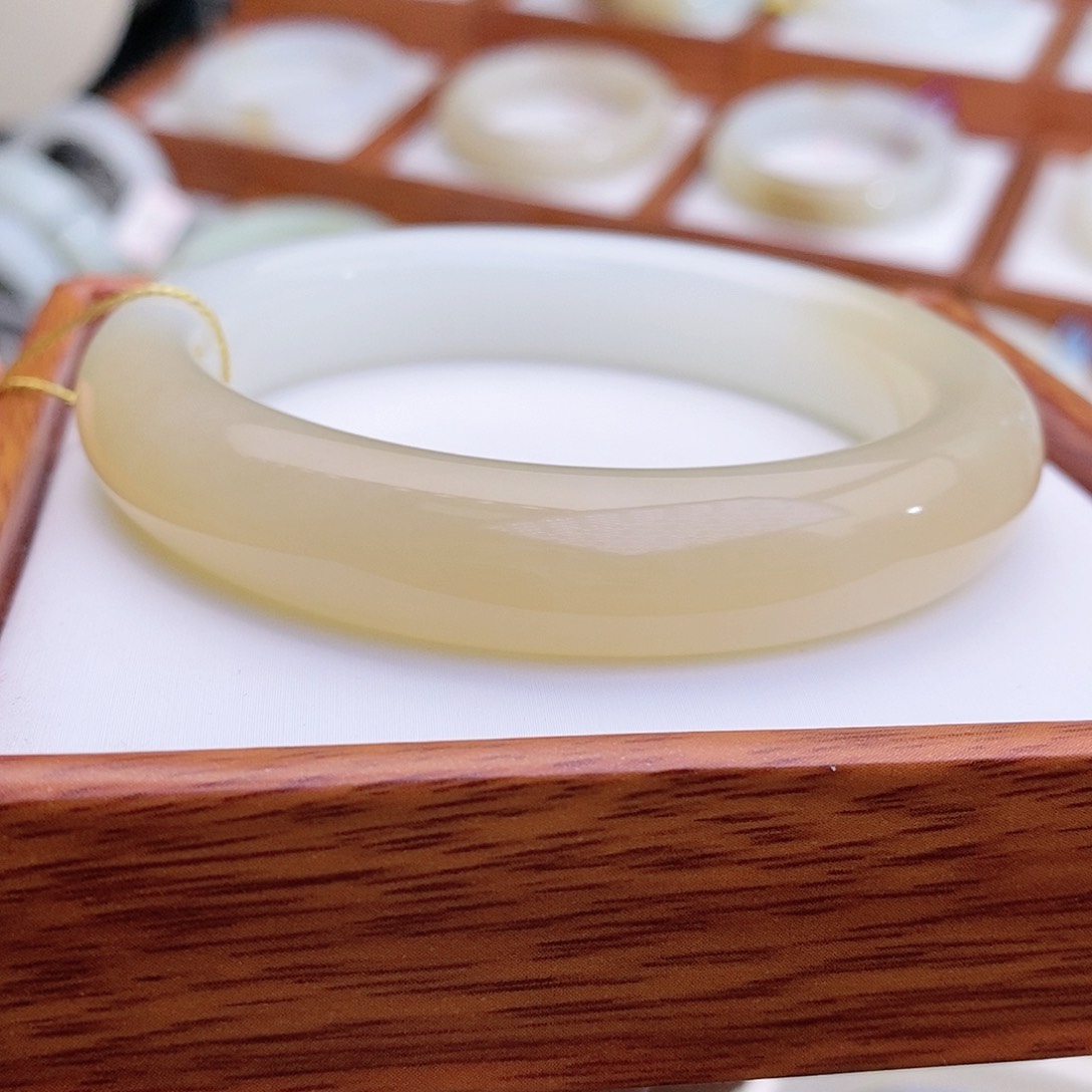 和田玉手镯未镶嵌57