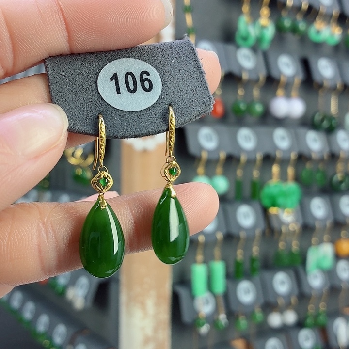 和田玉18K金镶嵌耳饰