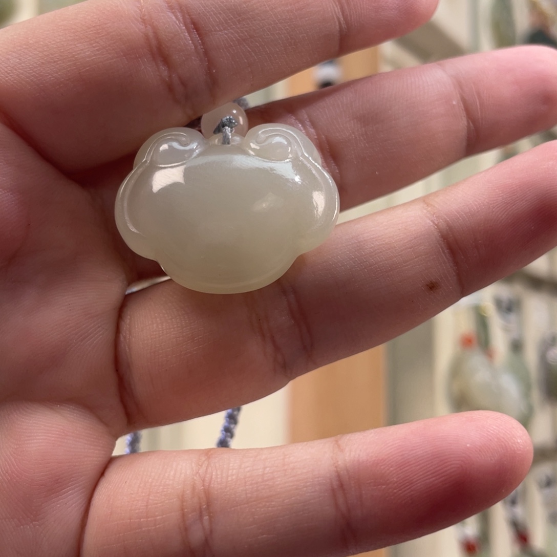 木***王和田玉未镶嵌颈饰