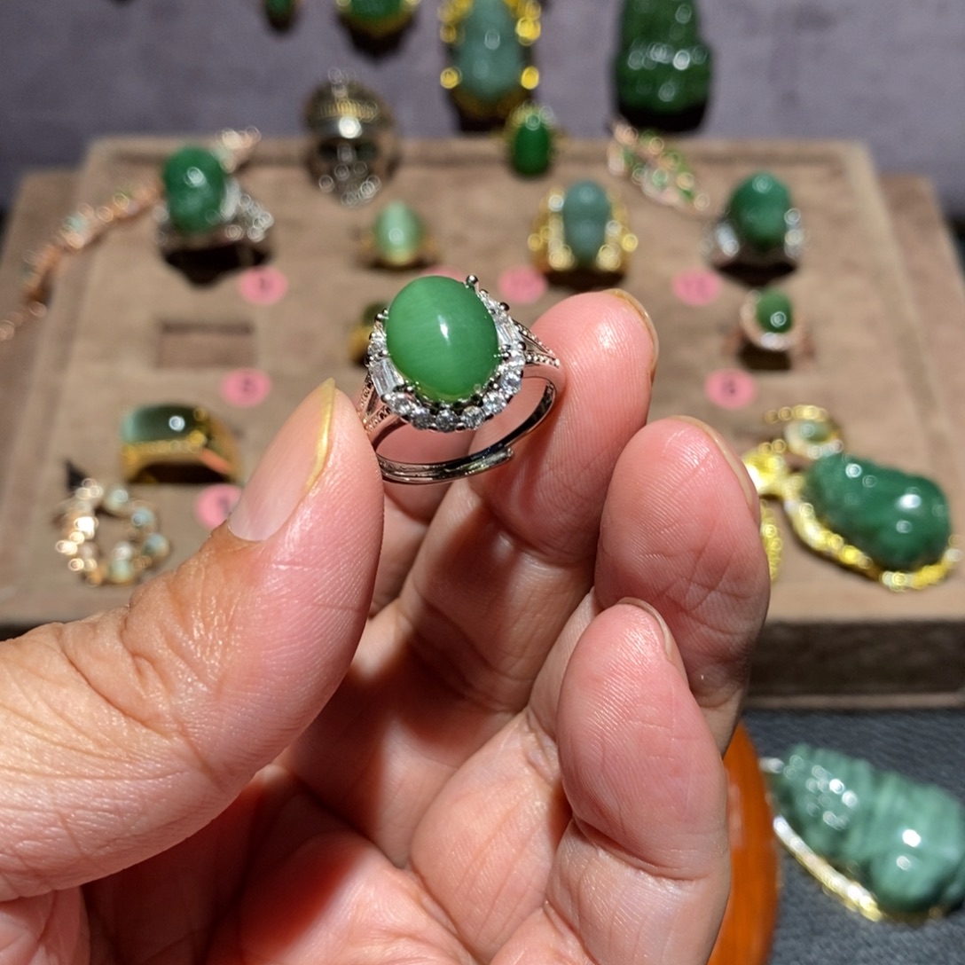 未镶嵌戒指和田玉（碧玉）