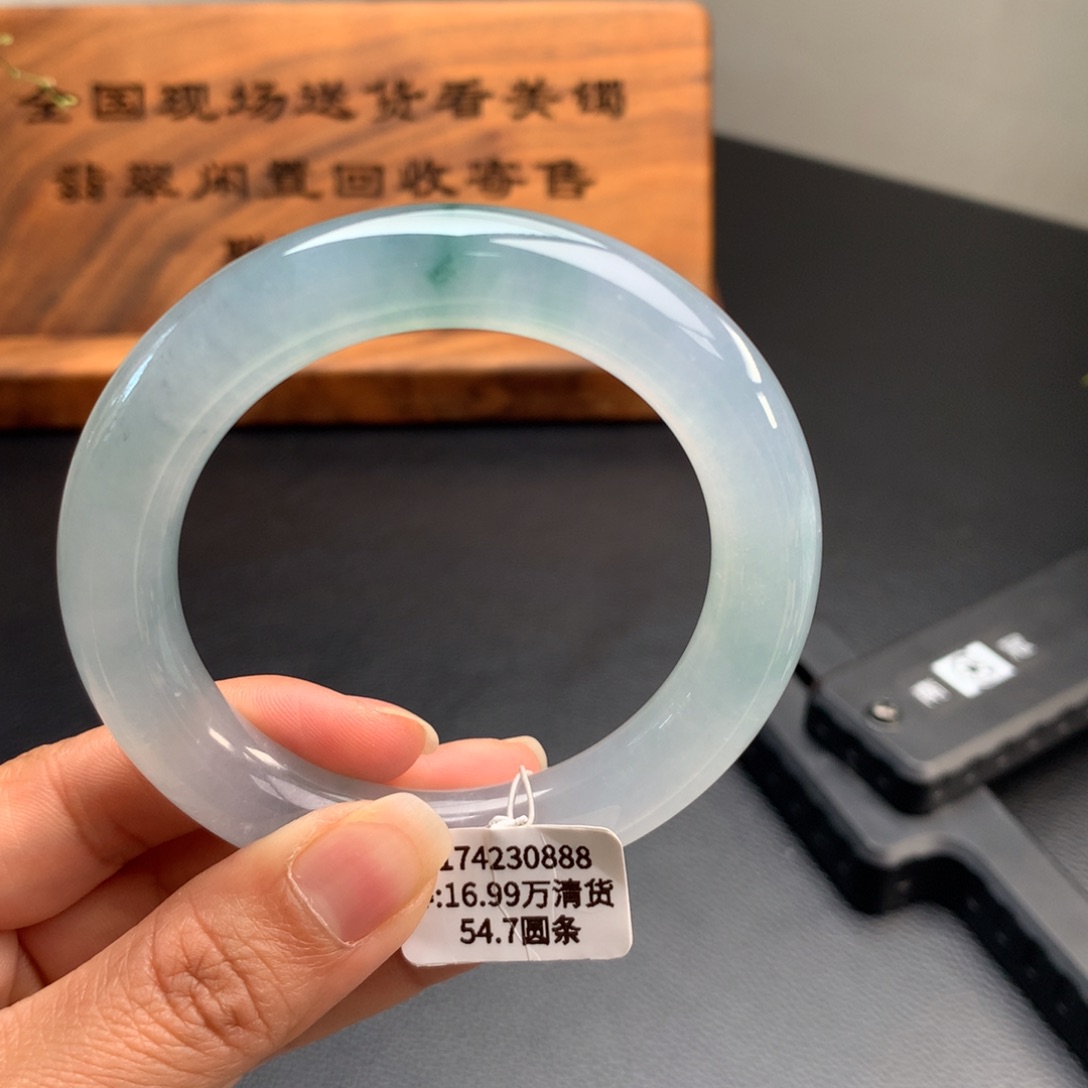 翡翠手镯未镶嵌高冰蓝底飘一丝蓝小胖圆54.7圈