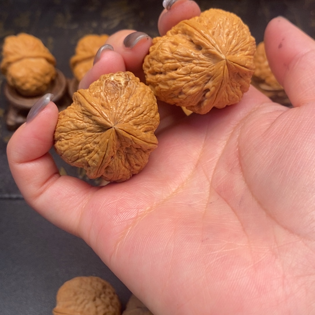 麻***锅文玩核桃吊坠磐石三愣