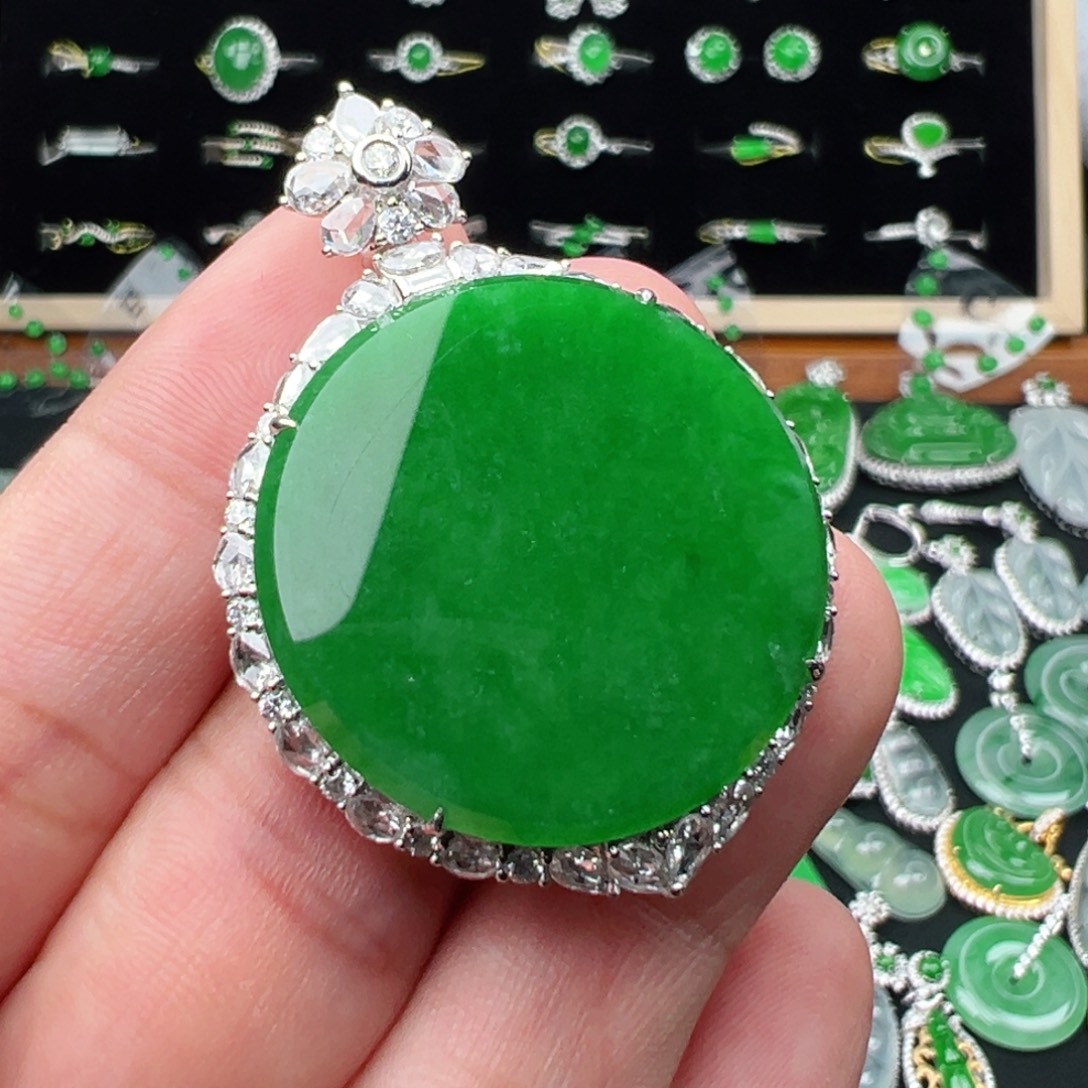 颈饰18K金镶嵌翡翠裸石28