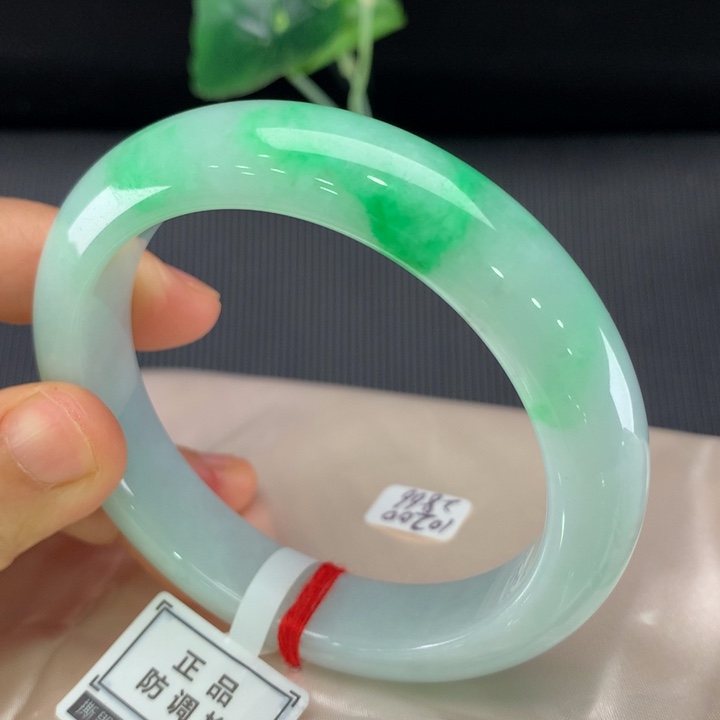 翡翠未镶嵌手镯正圈57