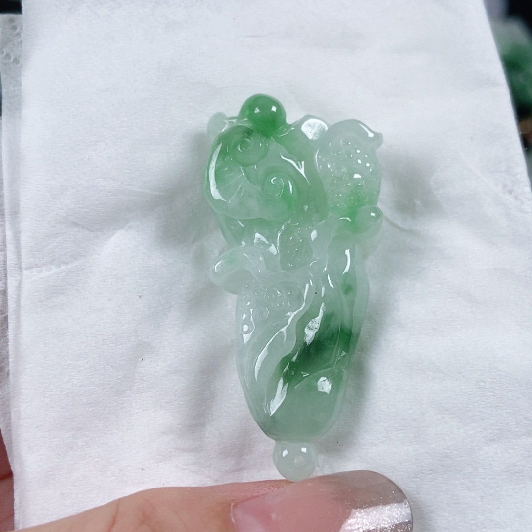 翡翠未镶嵌颈饰翡翠