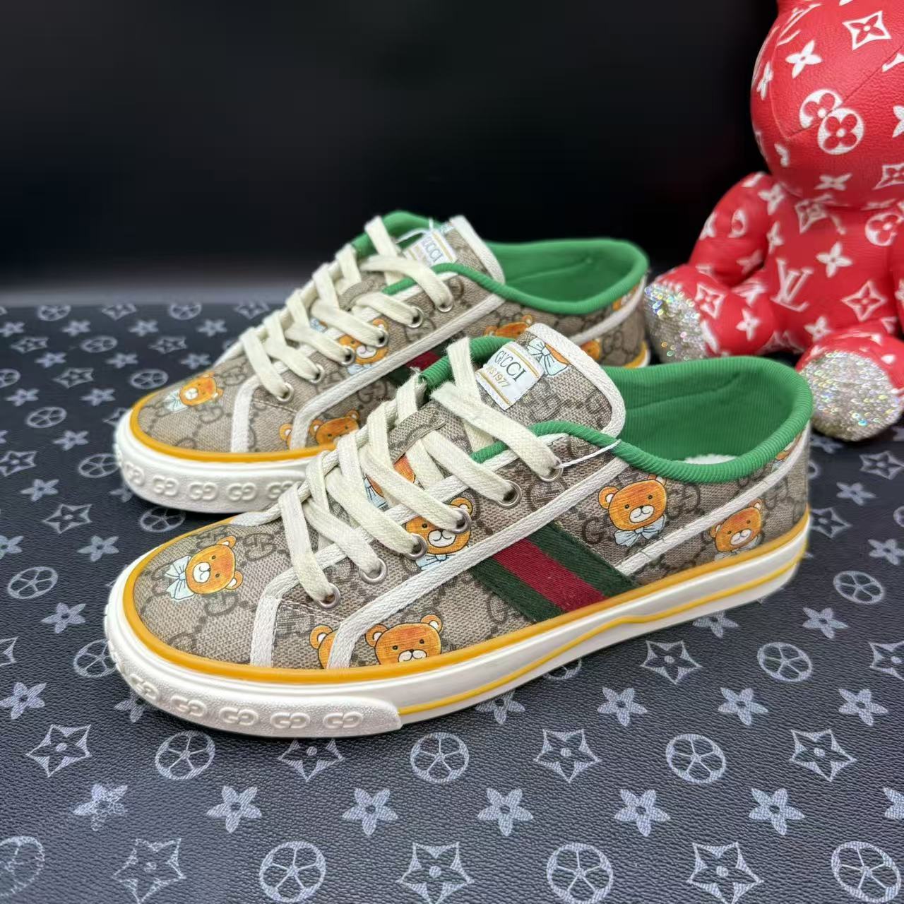 95新 GUCCI/古驰 男士棕老花小熊印花1977板鞋39欧码 ddm3278