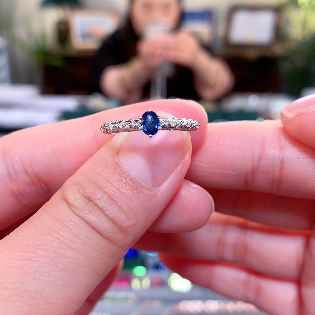 【闪购商品】蓝宝石戒指18K金镶嵌蓝宝石戒指