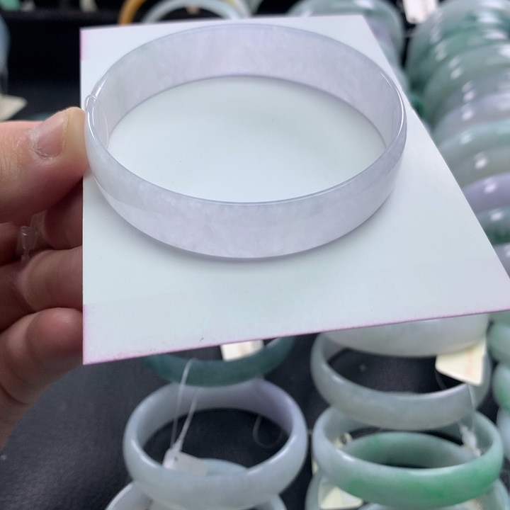 翡翠未镶嵌手镯公主