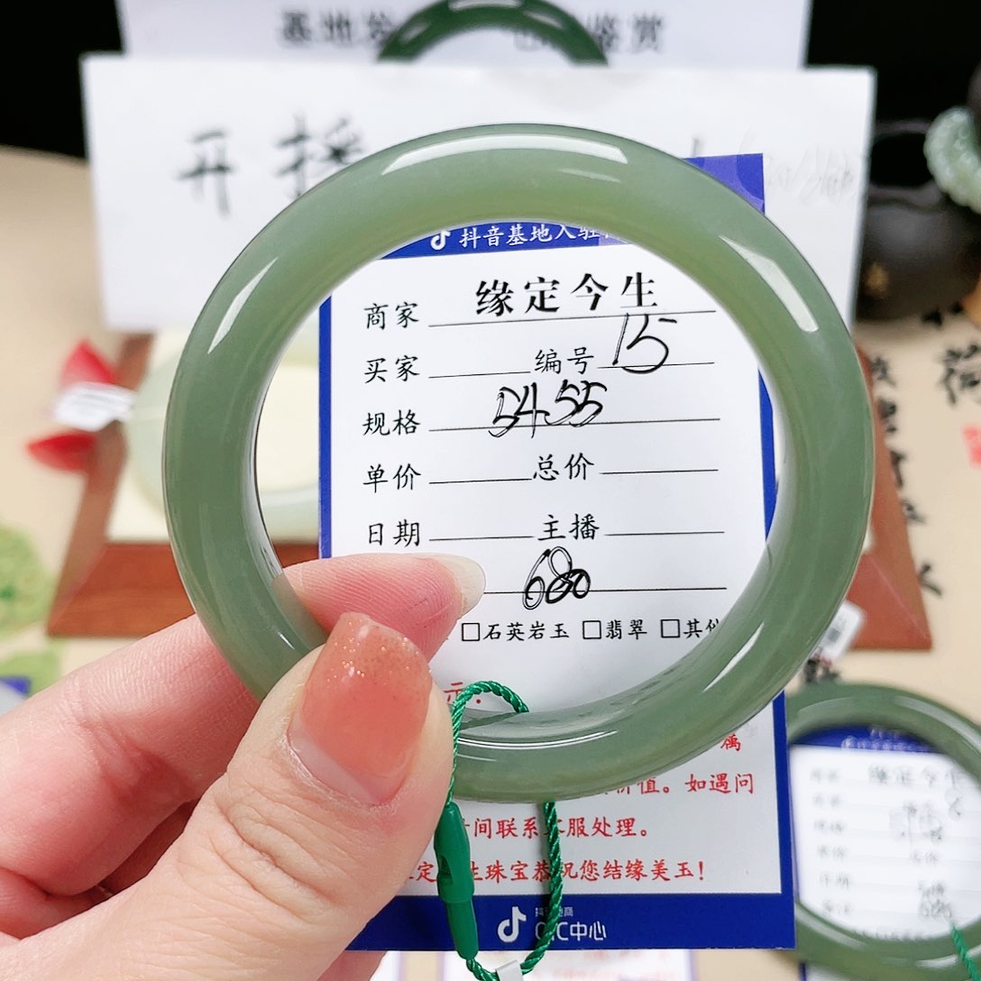 和田玉手镯未镶嵌