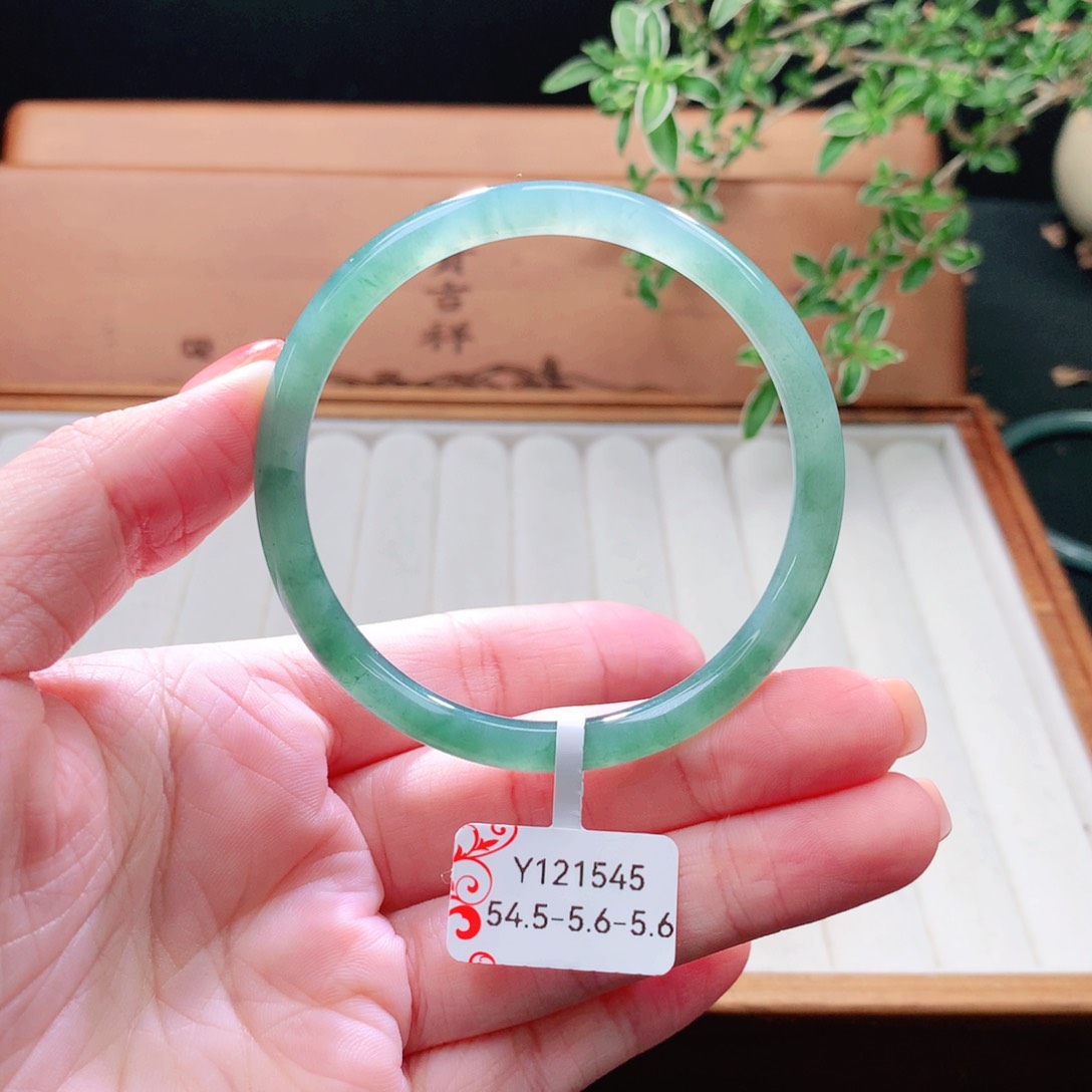 未镶嵌手镯（圆镯）翡翠