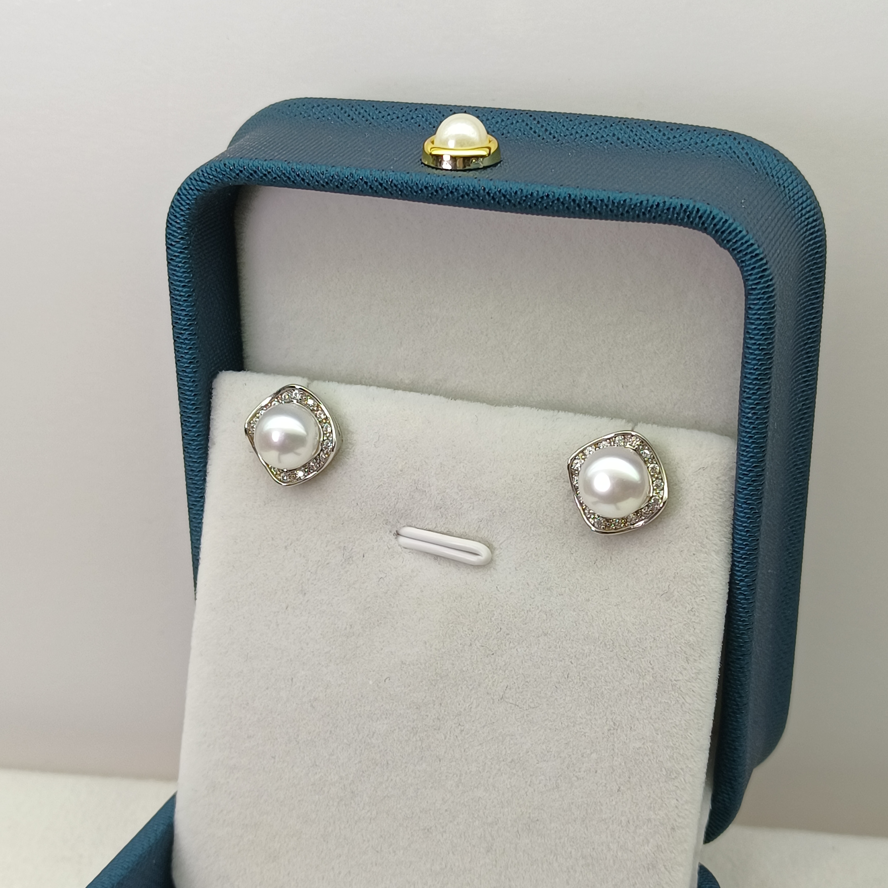 【瑞米珍珠】淡水珍珠几何方形围镶耳钉7-8mm