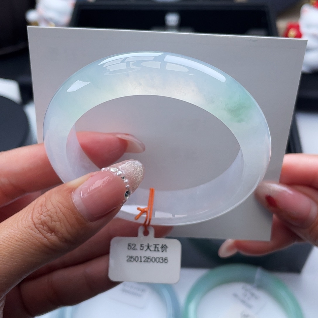 翡翠手镯未镶嵌52-53圈