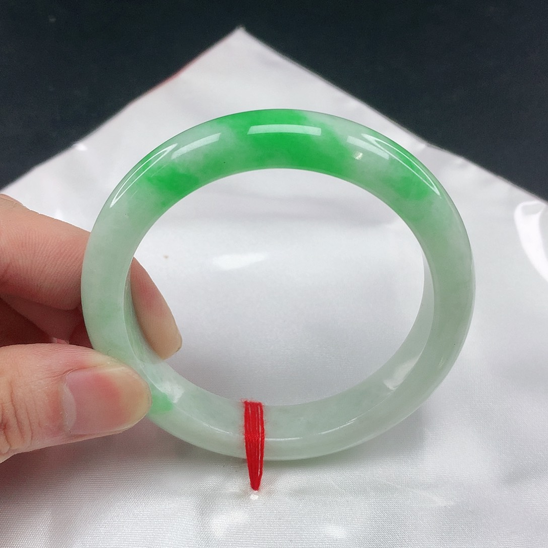 翡翠手镯未镶嵌圈56.5。3404