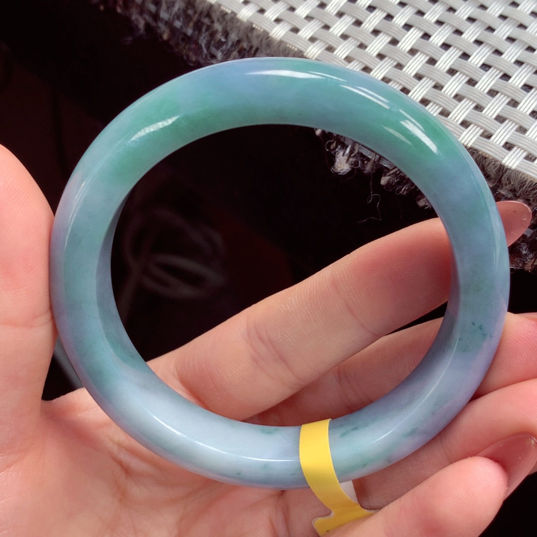 翡翠手镯未镶嵌缅甸