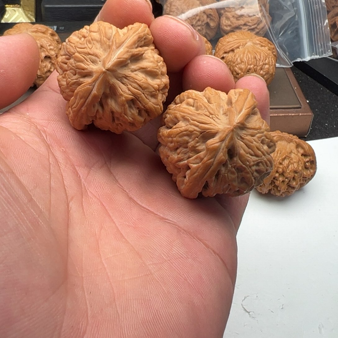 文玩核桃把件红锦鲤40