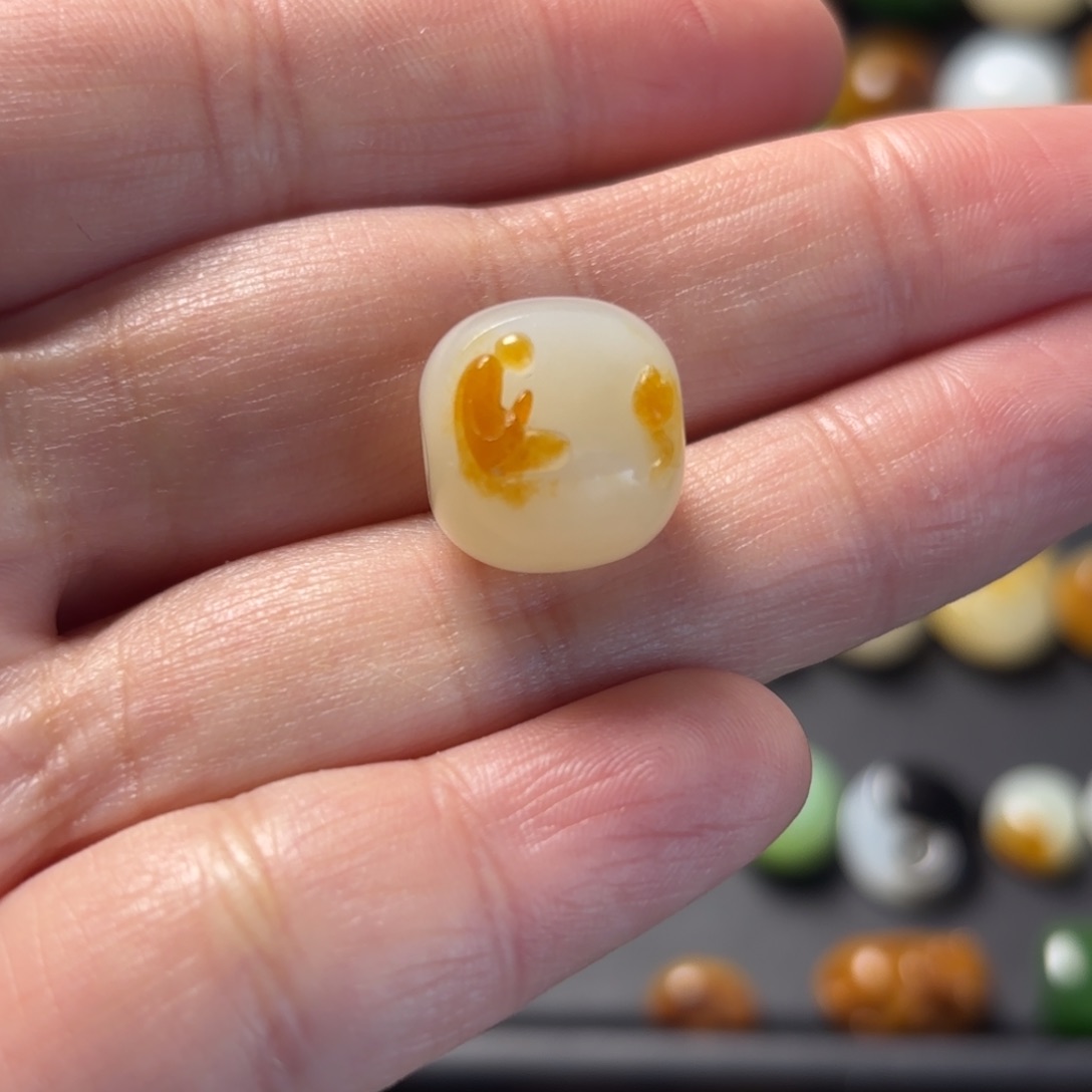 和田玉颈饰未镶嵌呼****鱼