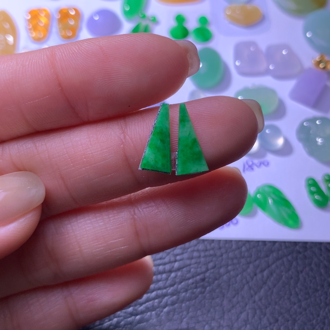 翡翠颈饰未镶嵌无事牌