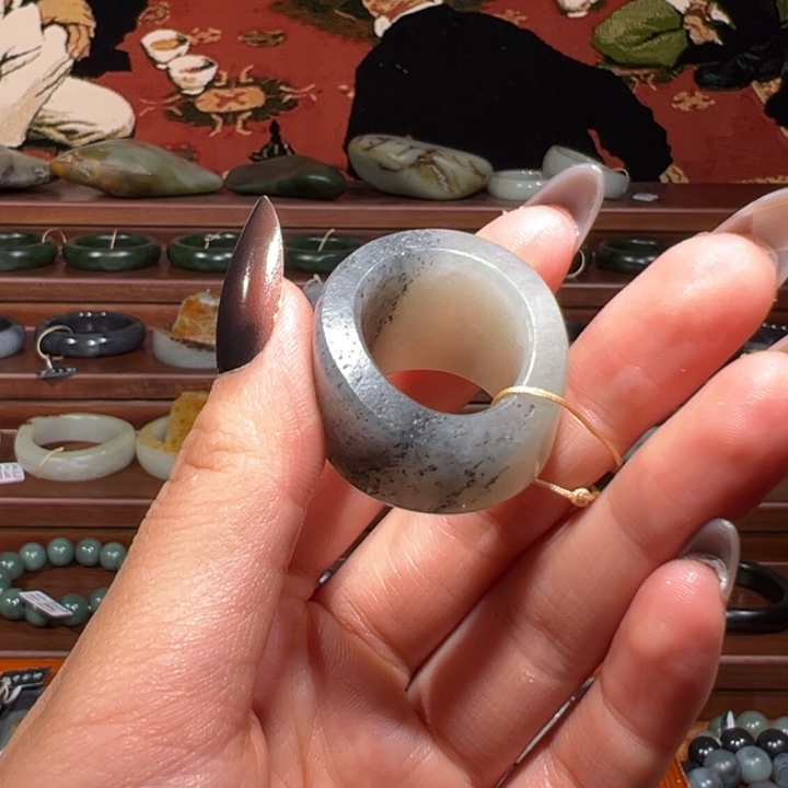 和田玉（墨玉）未镶嵌戒指黑白分明青花扳指19.4内径