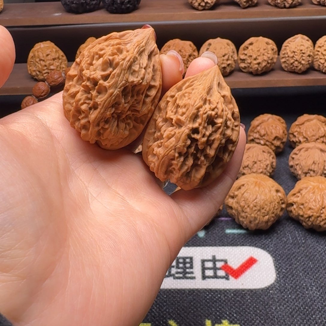 文玩核桃吊坠35赤龙鸡心