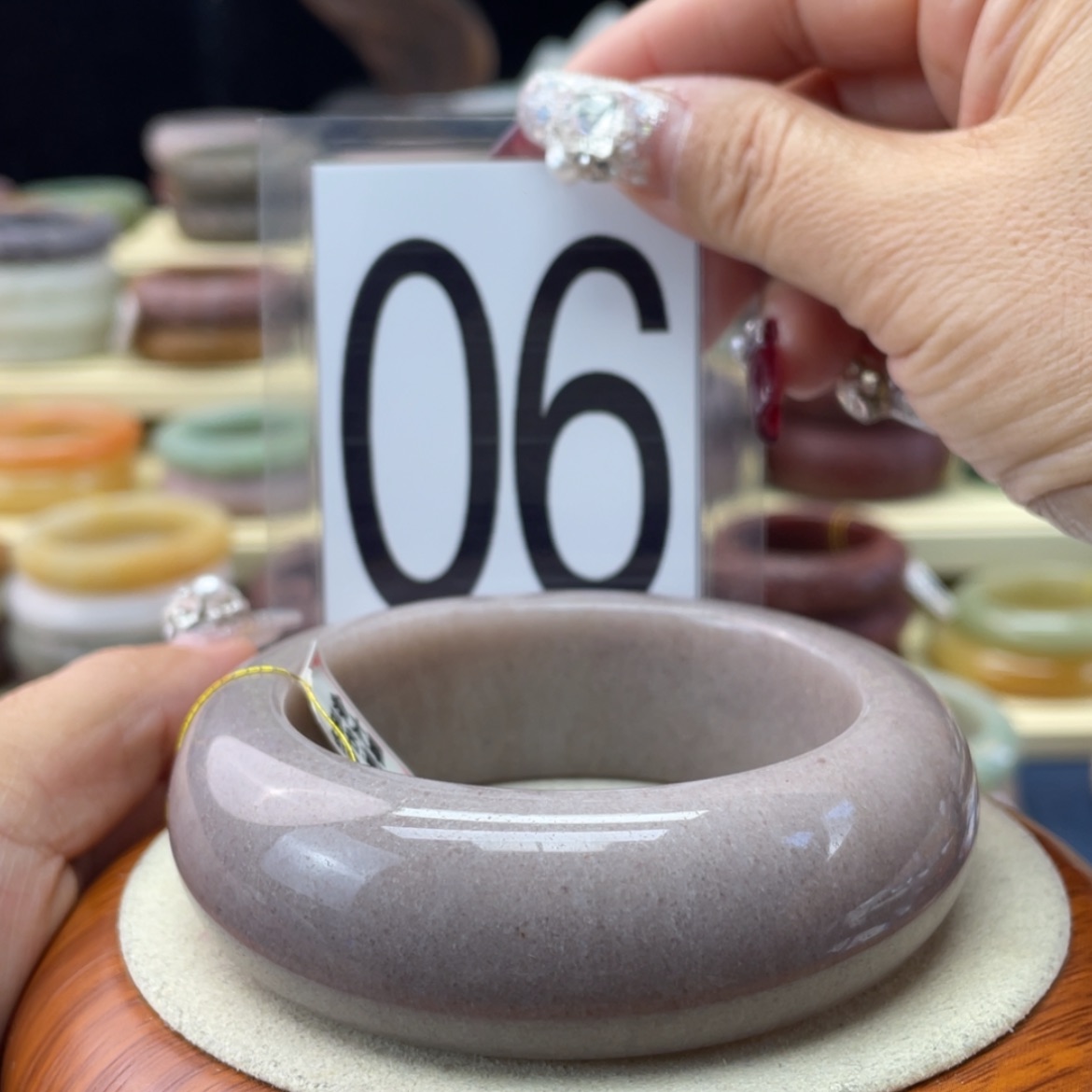 【闪购商品】石英质玉手镯未镶嵌