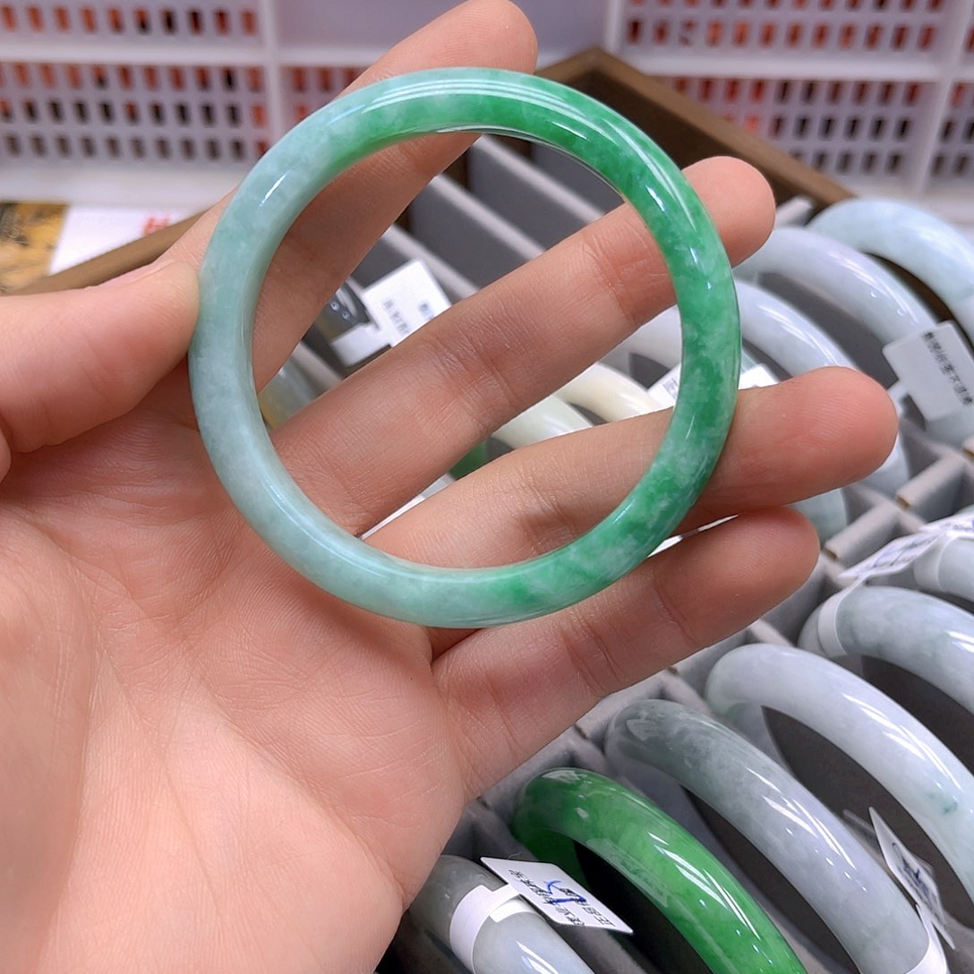 翡翠颈饰未镶嵌手镯56