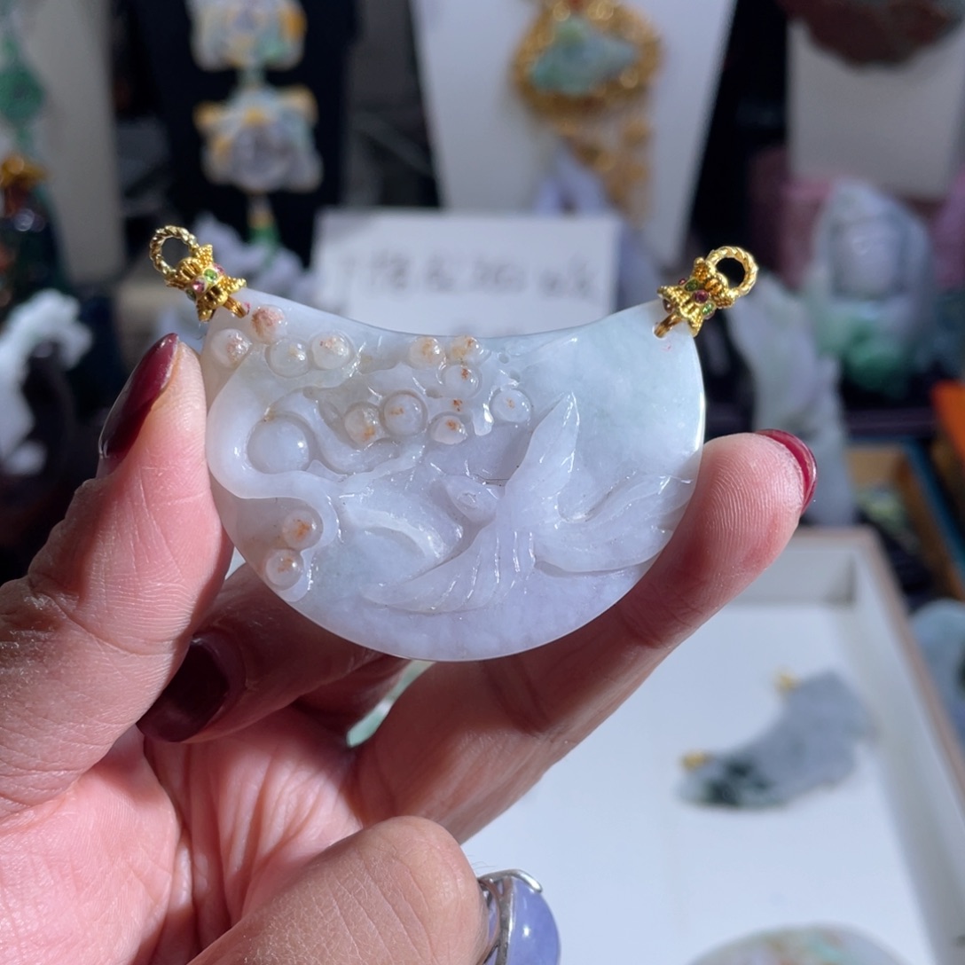 翡翠颈饰未镶嵌翡翠弯