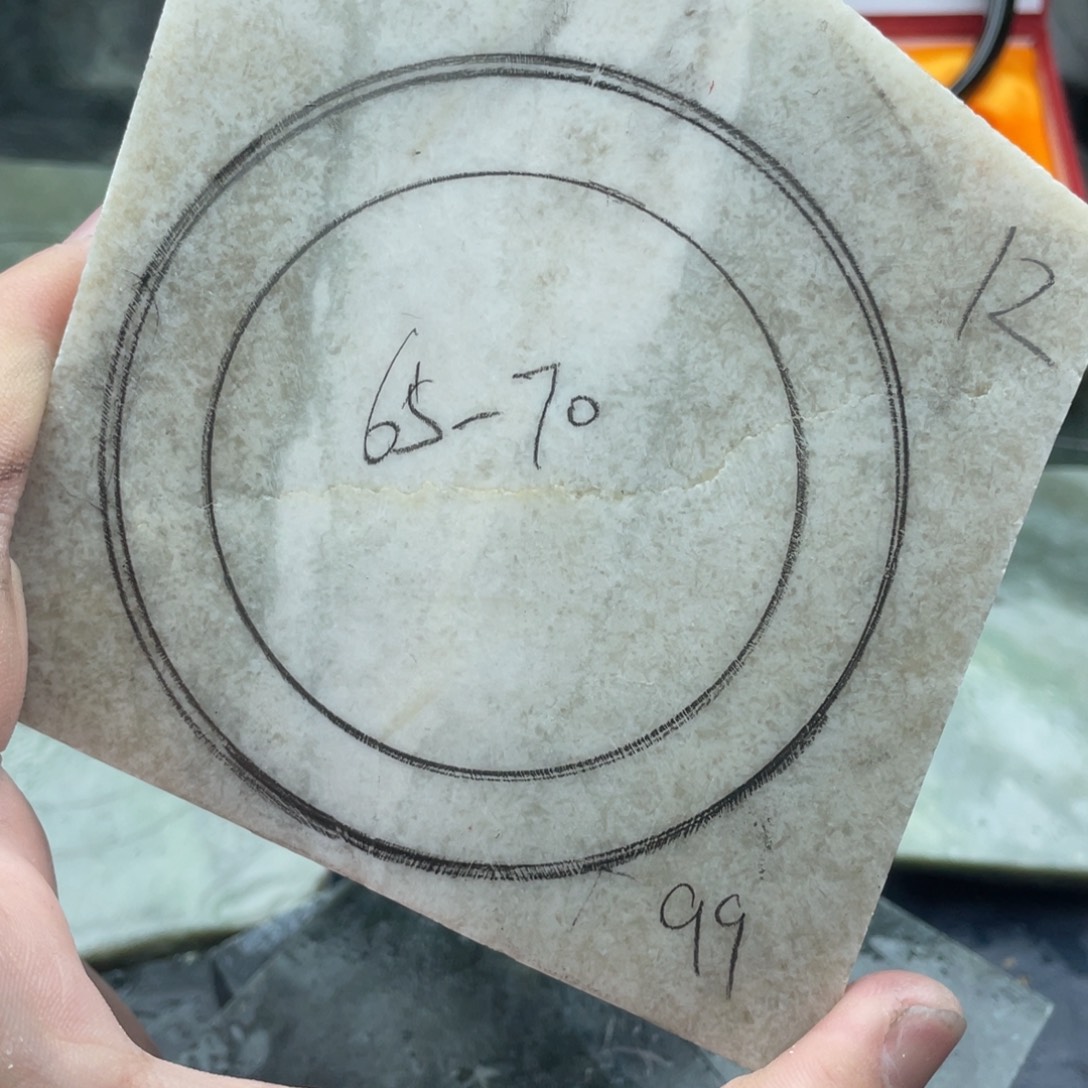 莱***》和田玉未镶嵌珠宝奇石