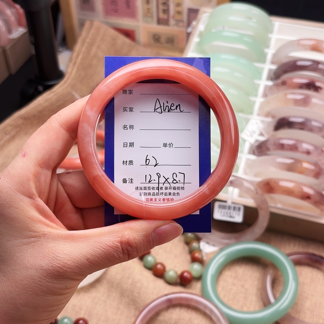 A****石英质玉未镶嵌手镯