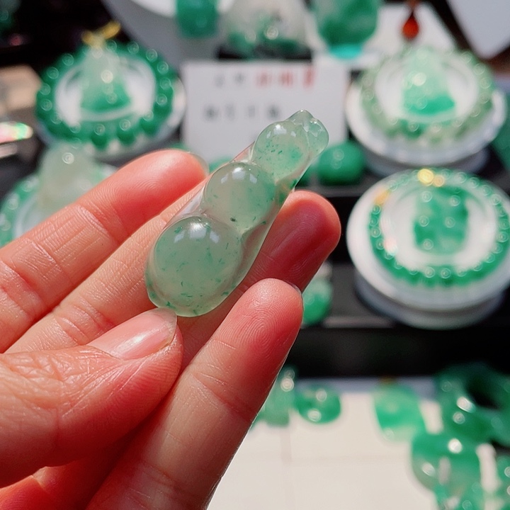 石英质玉吊坠未镶嵌