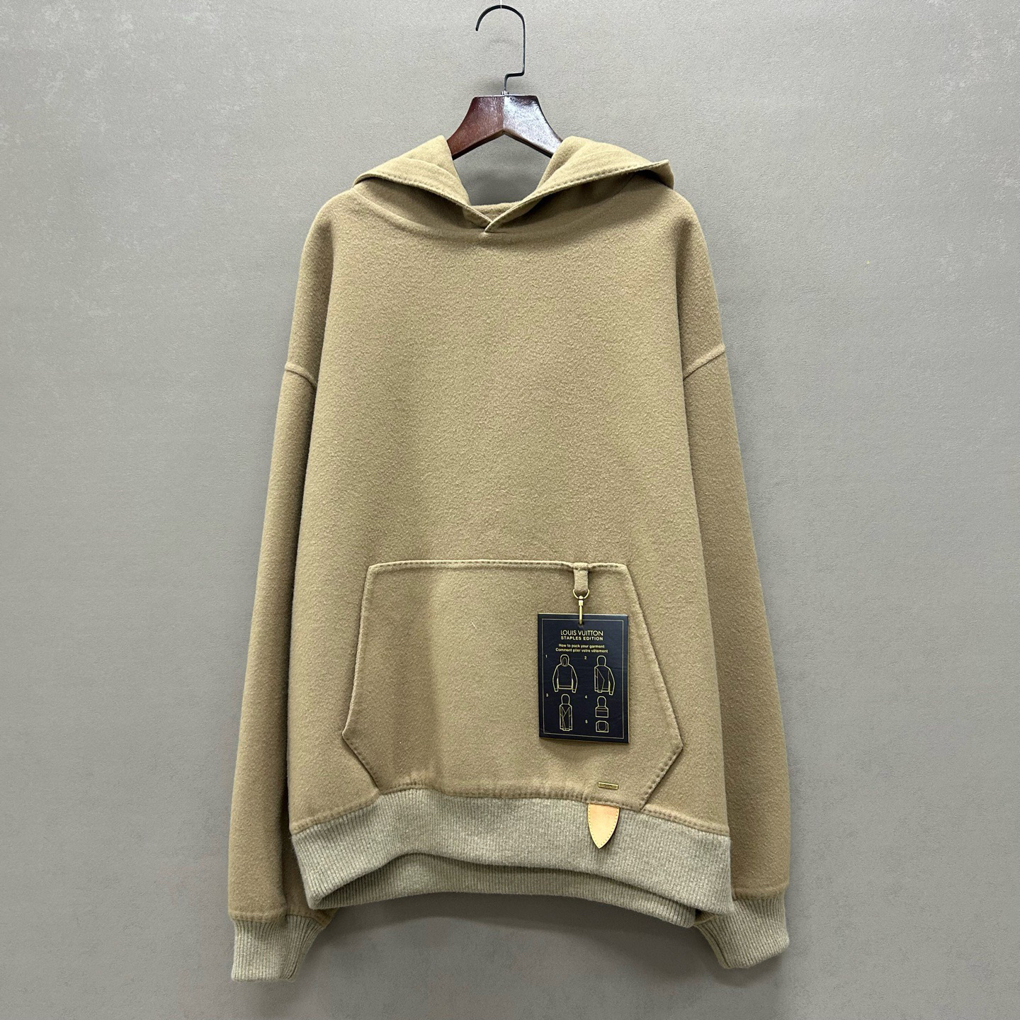 99新 LouisVuitton/路易威登 羊绒挂牌连帽卫衣XS码 ys000184