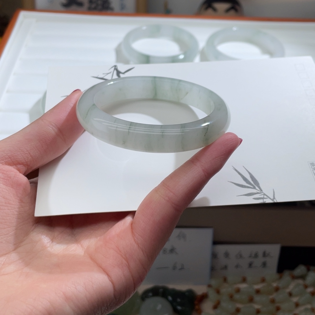 石英质玉（天山翠）未镶嵌手镯52.2圈口