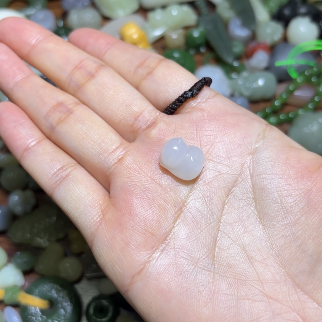 和田玉珠宝半成品未镶嵌y****Z