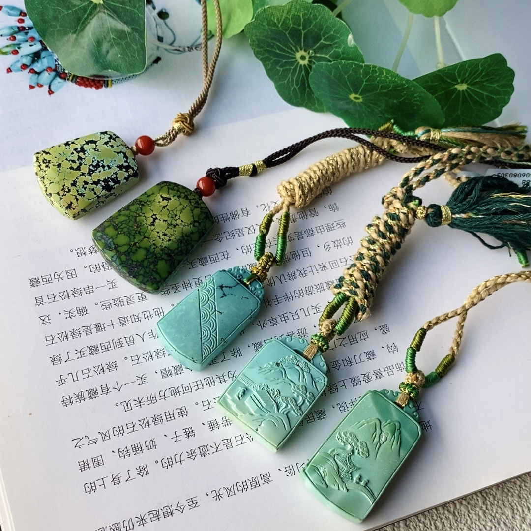 湖北十堰天然原矿绿松石高瓷蓝绿三彩山水画平安精美无事牌精雕