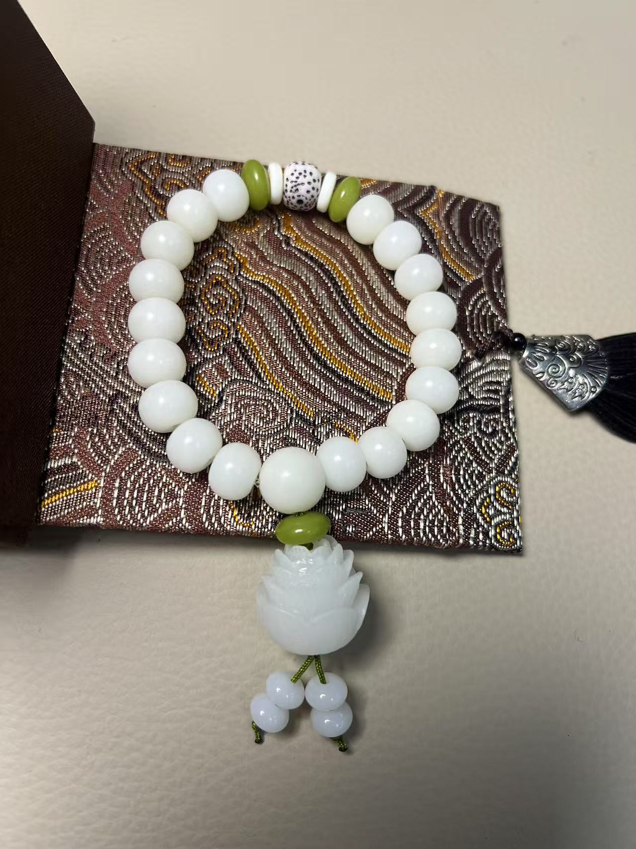 324-白玉菩提精品手串（无礼盒）