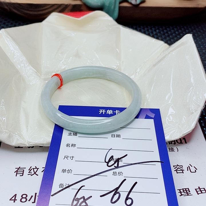 翡翠未镶嵌手镯（圆镯）